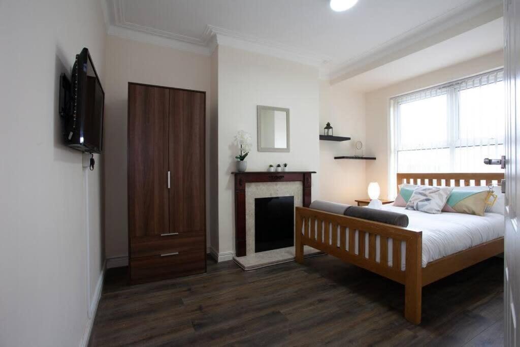 6 Bedroom House 10Min Drive From City Centre Manchester Exterior photo