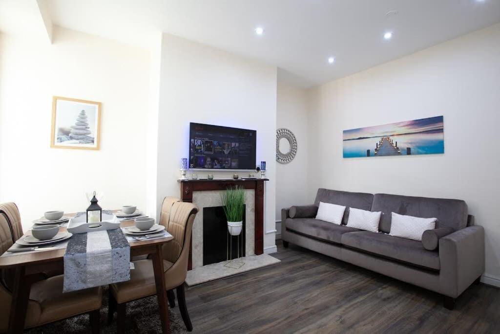 6 Bedroom House 10Min Drive From City Centre Manchester Exterior photo